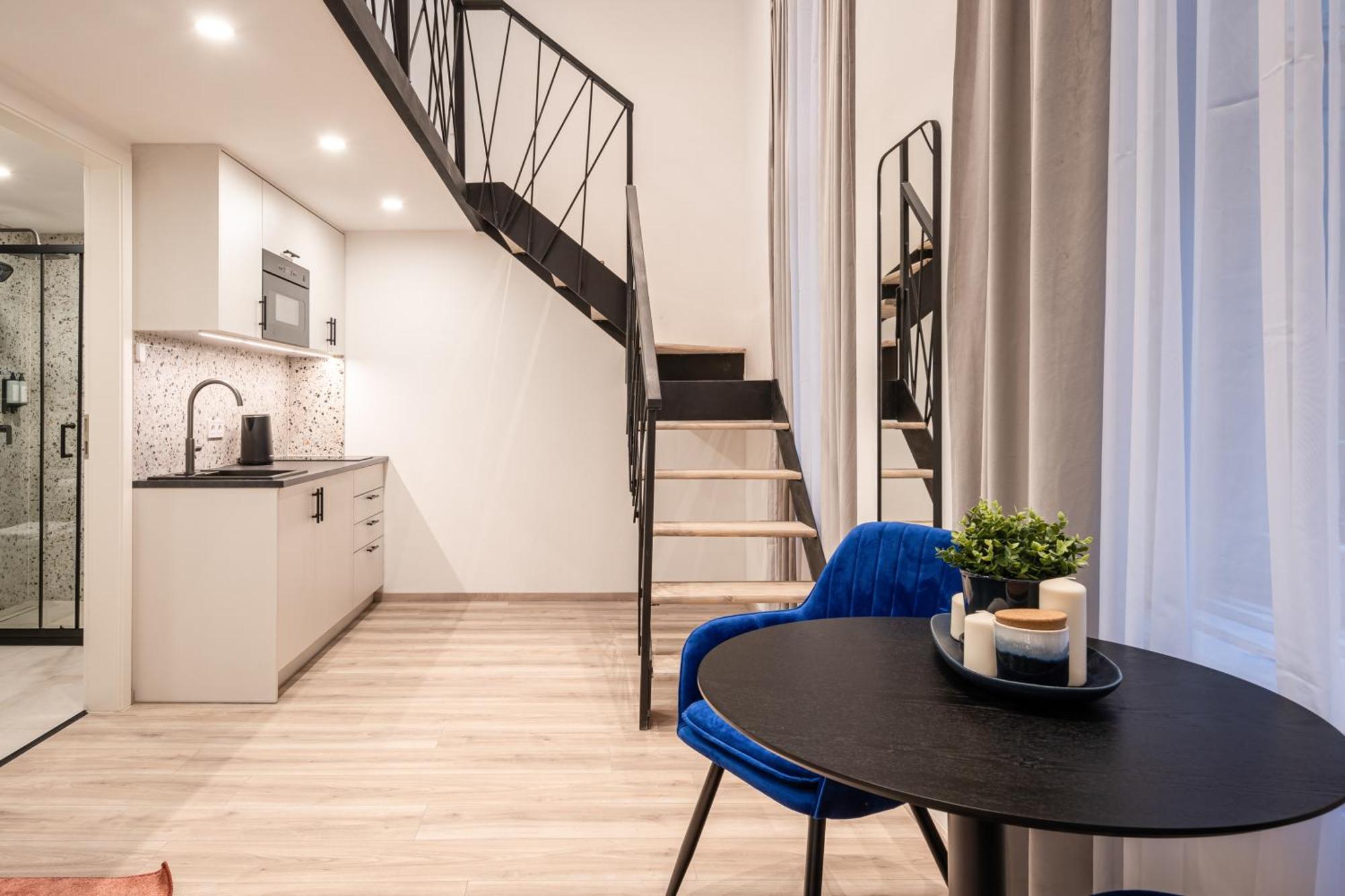 E44 - Erzsebet Boulevard - Location By Bqa Apartament *