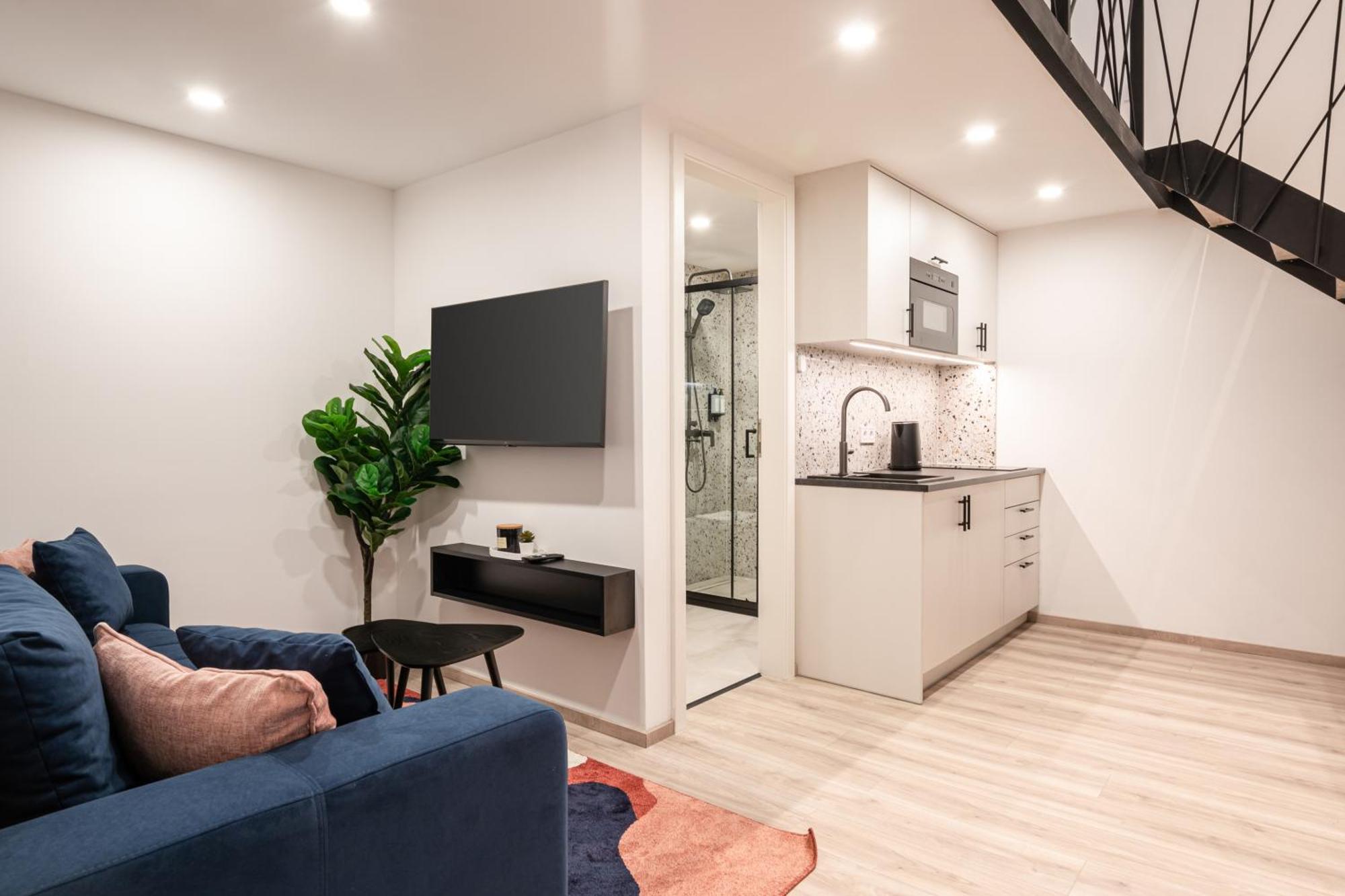 E44 - Erzsebet Boulevard - Location By Bqa Apartament