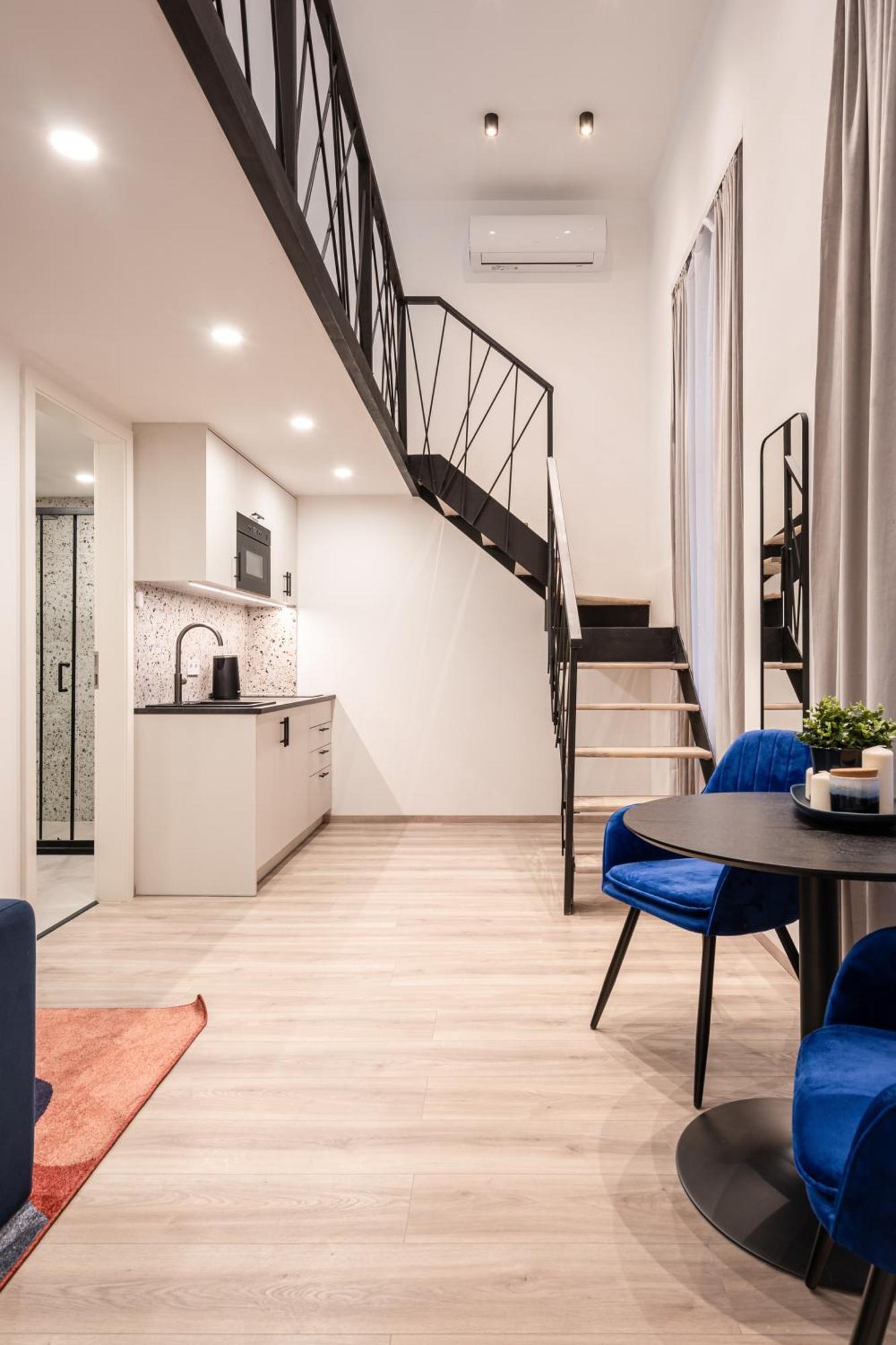 E44 - Erzsebet Boulevard - Location By Bqa Apartament *